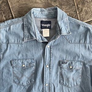 Vintage WRANGLER Light Blue Denim Pearl Snap Button Western Ranch Rodeo Shirt
